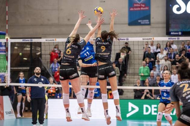 Pauline Martin Allianz MTV Stuttgart, 11 vs Eleanor Joyce Holthaus SC Potsdam, 06 and Anna Koulberg SC Potsdam, 09 GER, Allianz MTV Stuttgart SC Potsdam, Volleyball Bundesliga, VBL, 2024 2025 season, 04 01 2025 GER, Allianz MTV Stuttgart SC Potsdam, Volleyball Bundesliga, VBL, 2024 2025 season, 04 01 2025 Stuttgart Copyright: xSandyxDinkelackerx EP_SDR