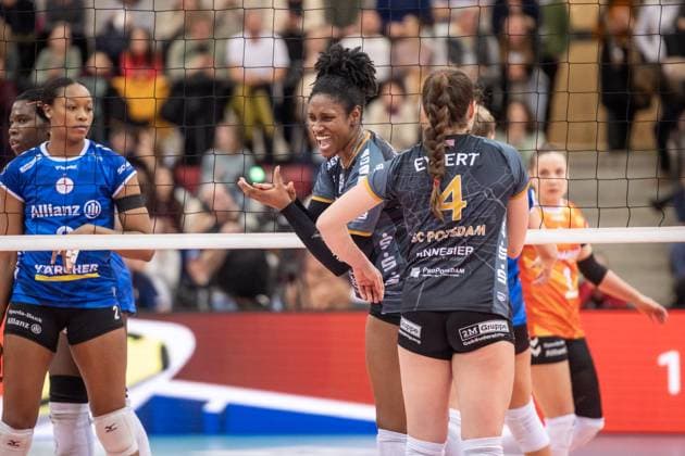 Danielle Harbin SC Potsdam, 03 Jubel, Freiude GER, Allianz MTV Stuttgart SC Potsdam, Volleyball Bundesliga, VBL, 2024 2025 season, 04 01 2025 GER, Allianz MTV Stuttgart SC Potsdam, Volleyball Bundesliga, VBL, 2024 2025 season, 04 01 2025 Stuttgart Copyright: xSandyxDinkelackerx EP_SDR