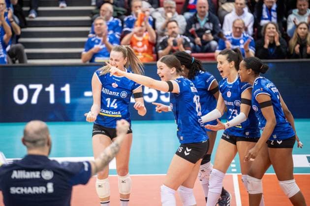 Kelsey Veltman (Allianz MTV Stuttgart, 14), Charlotte Krenicky (Allianz MTV Stuttgart, 15), Krystal Rivers (Allianz MTV Stuttgart, 13), Maria Segura Pallares (Allianz MTV Stuttgart, 33), Breland Morrissette (Allianz MTV Stuttgart, 02), vlnr. -Jubel, Freude GER, Allianz MTV Stuttgart - SC Potsdam, Volleyball Bundesliga, VBL, Spielzeit 2024 2025, 04.01.2025 GER, Allianz MTV Stuttgart - SC Potsdam, Volleyball Bundesliga, VBL, Spielzeit 2024 2025, 04.01.2025 Stuttgart Copyright: xSandyxDinkelackerx EP_SDR