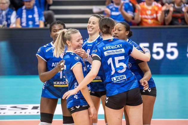 Krystal Rivers Allianz MTV Stuttgart, 13 , Antonia Stautz Allianz MTV Stuttgart, 06 , Maria Segura Pallares Allianz MTV Stuttgart, 33 , Charlotte Krenicky Allianz MTV Stuttgart, 15 , Breland Morrissette Allianz MTV Stuttgart, 02 , vlnr Freude, Jubel GER, Allianz MTV Stuttgart SC Potsdam, Volleyball Bundesliga, VBL, Spielzeit 2024 2025, 04 01 2025 GER, Allianz MTV Stuttgart SC Potsdam, Volleyball Bundesliga, VBL, Spielzeit 2024 2025, 04 01 2025 Stuttgart Copyright: xSandyxDinkelackerx EP_SDR