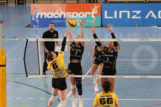05 01 2025, Linz, AUT, On the road in Upper Austria, Oberbank Steelvolleys Linz Steg, VB NÖ Sokol Post, VB NOE Sokol Post, AVLW, AVL, Austrian Volleyball League Woman, Volleyball, Volleyball Woman, Volleyball League, SNMS Kleinmünchen, Linz, Upper Austria, Austria, in the picture Sina Fuchs, VB NÖ Sokol Post, Victoria Deisl, Steelvolleys, Linz Steg,