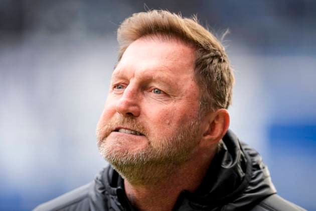 Ralph Hasenhüttl coach, head coach, Wolfsburg , single image, single photo, action, action, looking disappointed, disappointment, frustration, disappointed, pessimistic, 11 01 2025, Sinsheim Germany , Football, Bundesliga, TSG 1899 Hoffenheim VfL Wolfsburg, DFB DFL REGULATIONS PROHIBIT ANY USE OF PHOTOGRAPHS AS IMAGE SEQUENCES AND OR QUASI VIDEO xozx