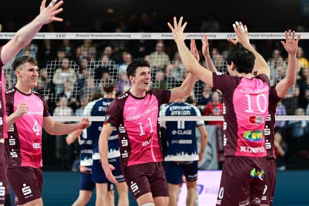 Volleyball I Men I Season 2024 2025 I Bundesliga I 16 Matchday I SVG Lüneburg Energiequelle Netzhoppers I 12 1 2025 Cheers, excitement, enthusiasm, euphoria, joy, happiness, cheerfulness at Odin Gnilitza 4, Energiequelle Netzhoppers KW Bestensee , Theo Timmermann 11, Energiequelle Netzhoppers KW Bestensee and Linus Jonas Engelmann 10, Energiequelle Netzhoppers KW Bestensee Lüneburg LKH Arena Niedersachsen Germany Copyright: xLobeca AndreasxHannigx