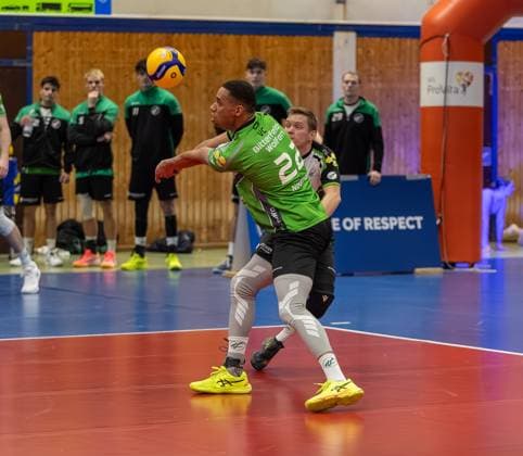 Aaron Neumann VC Bitterfeld Wolfen, 22 with ball, GER, ASV Dachau vs VC Bitterfeld Wolfen, Volleyball, 1 Bundesliga, Matchday 14, Season 2024 2025, 12 01 2025, GER, ASV Dachau vs VC Bitterfeld Wolfen, Volleyball, 1 Bundesliga, Matchday 14, Season 2024 2025, 12 01 2025 Dachau Copyright: xEibner-Pressefoto JennixMaulx EP_JML