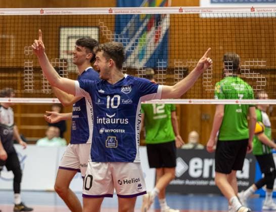 Celebration after winning points for ASV Dachau, Luca Russelmann ASV Dachau, 10 , GER, ASV Dachau vs VC Bitterfeld Wolfen, Volleyball, 1 Bundesliga, Matchday 14, Season 2024 2025, 12 01 2025, GER, ASV Dachau vs VC Bitterfeld Wolfen, Volleyball, 1 Bundesliga, Matchday 14, Season 2024 2025, 12 01 2025 Dachau Copyright: xEibner-Pressefoto JennixMaulx EP_JML