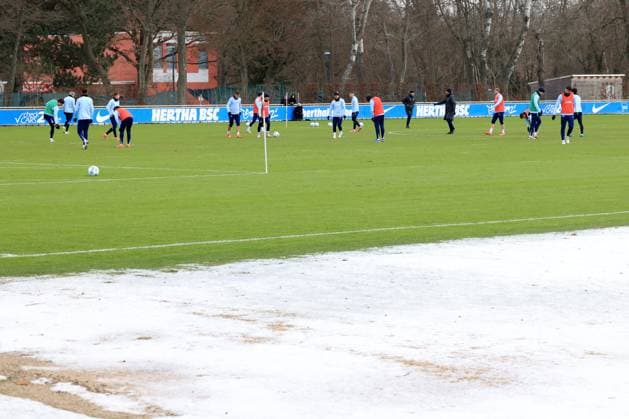 DEU, DFL, 2 FBL Hertha BSC, Training, 14 01 2025, Sportforum, Berlin, DEU, DFL, 2 FBL Hertha BSC, Training, im Bild ,Trainingsplatz mit und ohne Rasenheizung, DFL regulations prohibit any use of Photographs as image sequences and or quasi video Foto Juergen Engler nordphoto GmbH nordphotoxGmbHx xEngler nph00076