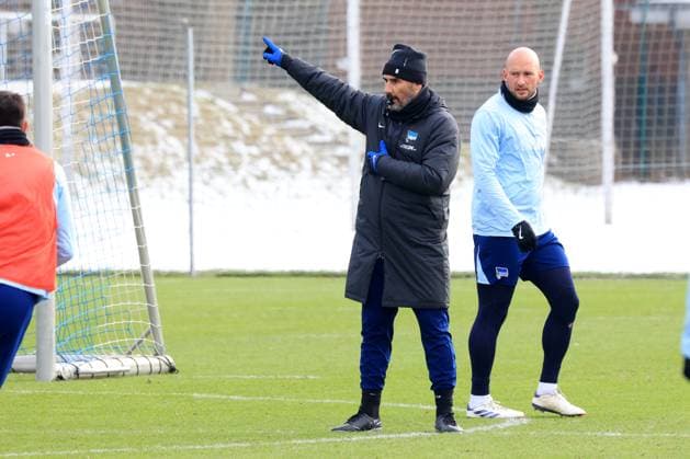 DEU, DFL, 2 FBL Hertha BSC, Training, 14 01 2025, Sportforum, Berlin, DEU, DFL, 2 FBL Hertha BSC, Training, im Bild Cheftrainer Cristian Fiel Hertha BSC Berlin , Toni Leistner Hertha BSC Berlin 37 DFL regulations prohibit any use of Photographs as image sequences and or quasi video Foto Juergen Engler nordphoto GmbH nordphotoxGmbHx xEngler nph00076