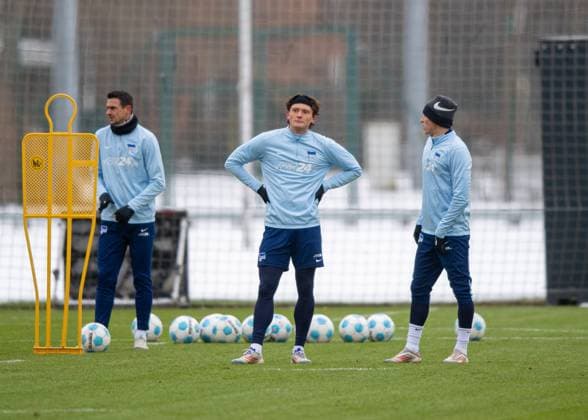 Football, Men, Season 2024 25, 2 Bundesliga, Hertha BSC, Training, f l Smail Prevljak Hertha BSC , Fabian Reese Hertha BSC , Palko Dardai Hertha BSC , 14 01 2025, Copyright: xSebastianxRäppold MatthiasxKochx
