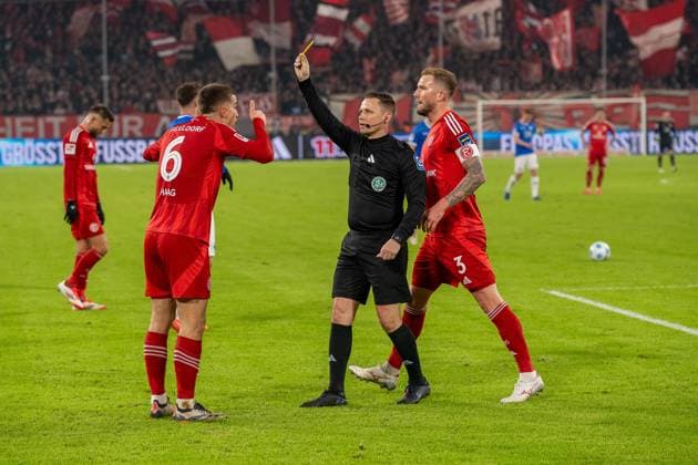 Yellow card for Giovanni Haag Fortuna Duesseldorf, 06 who does not agree, Andre Hoffmann Fortuna Duesseldorf, 03 , GER Fortuna Duesseldorf vs SV Darmstadt 98, Football, 2 Bundesliga, Matchday 18, Season 2024 2025, 17 01 2025 DFB DFL REGULATIONS PROHIBIT ANY USE OF PHOTOGRAPHS AS IMAGE SEQUENCES AND OR QUASI VIDEO, GER Fortuna Duesseldorf vs SV Darmstadt 98, Football, 2 Bundesliga, Matchday 18, Season 2024 2025, 17 01 2025 Duesseldorf Copyright: xEibner-Pressefoto FabianxFriesex EP_FFE