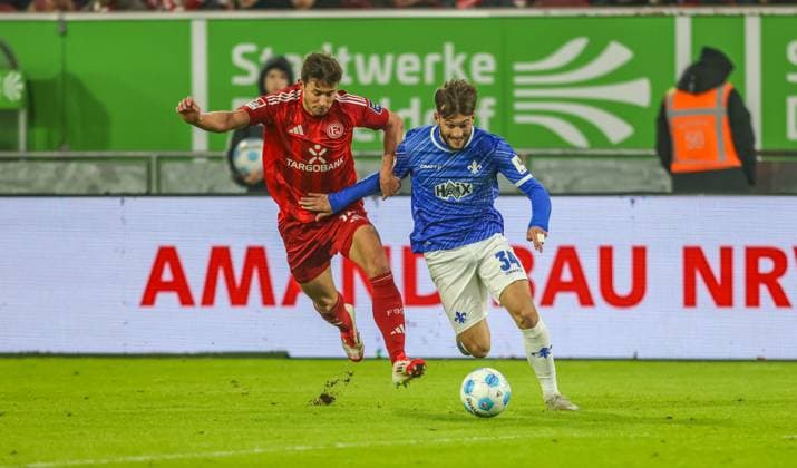 GER, Düsseldorf, Fortuna Düsseldorf vs SV Darmstadt 98, 2 Bundesliga, Football, DFB, Season 2024 2025, Merkur Spiel Arena, 18 Matchday, in the picture from l Tim Oberdorf Fortuna Düsseldorf 15 , Kilian Corredor SV Darmstadt 98 34 DFB DFL REGULATIONS PROHIBIT ANY USE OF PHOTOGRAPHS AS IMAGE SEQUENCES AND OR QUASI VIDEO, 15 12 2024, Copyright: HMBxMedia HendrikxHamelau