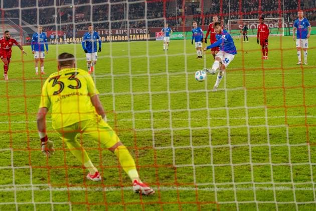 Killian Corredor SV Darmstadt 98, 34 with the goal from penalty kick to 2 1, GER Fortuna Duesseldorf vs SV Darmstadt 98, Football, 2 Bundesliga, Matchday 18, Season 2024 2025, 17 01 2025 DFB DFL REGULATIONS PROHIBIT ANY USE OF PHOTOGRAPHS AS IMAGE SEQUENCES AND OR QUASI VIDEO, GER Fortuna Duesseldorf vs SV Darmstadt 98, Football, 2 Bundesliga, Matchday 18, Season 2024 2025, 17 01 2025 Duesseldorf Copyright: xEibner-Pressefoto FabianxFriesex EP_FFE