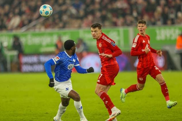 GER, Düsseldorf, Fortuna Düsseldorf vs SV Darmstadt 98, 2 Bundesliga, Football, DFB, Season 2024 2025, Merkur Spiel Arena, Matchday 18, pictured from l Merveille Papela SV Darmstadt 98 21 , Dženan PejÄinović Fortuna Düsseldorf 7 DFB DFL REGULATIONS PROHIBIT ANY USE OF PHOTOGRAPHS AS IMAGE SEQUENCES AND OR QUASI VIDEO, 15 12 2024, Copyright: HMBxMedia HendrikxHamelau