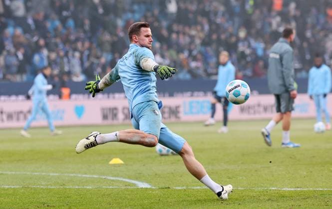 Bochum RB Leipzig Bundesliga Bochum, 18 01 2025, Ruhrstadion, Soccer, Bundesliga, 18 Matchday , VfL Bochum vs RB Leipzig , Warm up In the picture Goalkeeper Patrick Drewes 27, Bochum , For editorial use only , DFL DFB regulations prohibit any use of photographs as image sequences and or quasi video , Picture Point