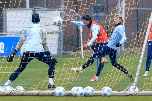 DEU, DFL, 2 FBL Hertha BSC, Training, 21 01 2025, Sportforum, Berlin, DEU, DFL, 2 FBL Hertha BSC, Training, in the picture Fabian Reese Hertha BSC Berlin 11 , Marten Winkler Hertha BSC Berlin 22 , h DFL regulations prohibit any use of Photographs as image sequences and or quasi video Foto Juergen Engler nordphoto GmbH nordphotoxGmbHx xEngler nph00076