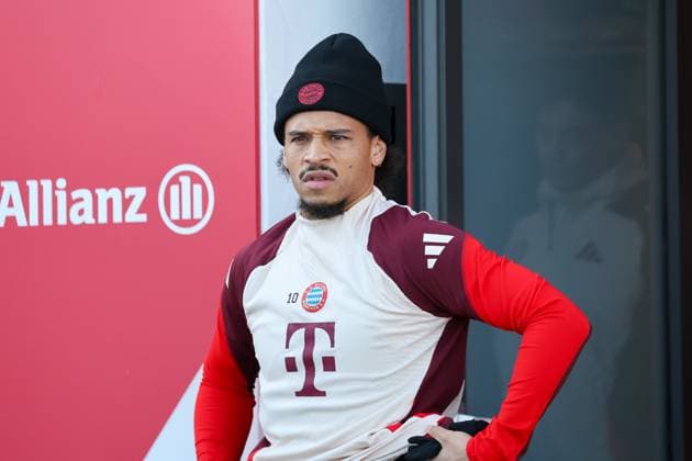 Leroy Sane FC Bayern Muenchen, 10 comes out of the dressing room, on the way to the training ground, GER, Final training, FC Bayern Muenchen, Football, UEFA Champions League, Matchday 7, 2024 2025 season, 21 01 2025, GER, Final training, FC Bayern Muenchen, Football, UEFA Champions League, Matchday 7, 2024 2025 season, 21 01 2025 Muenchen Copyright: xEibner-Pressefoto JennixMaulx EP_JML