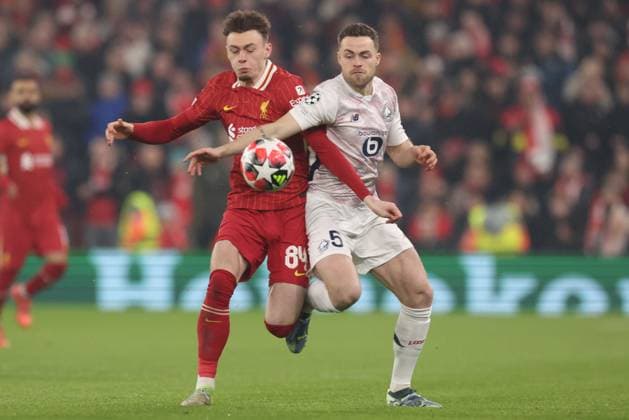 Conor Bradley of Liverpool and Gabriel Gudmundsson of Lille Liverpool v Lille, UEFA Champions League, Group Stage, Football, Anfield, Liverpool, UK - 21 Jan 2025 EDITORIAL USE ONLY No use with unauthorised audio, video, data, fixture lists, club league logos or live services. Online in-match use limited to 120 images, no video emulation. No use in betting, games or single club league player publications. Copyright: xPaulxCurrie Shutterstockx 15108882c