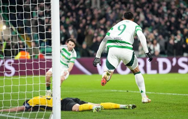 Adam Idah of Celtic scores a late goal during UEFA Champions League - Match Day 7 of 8 between Celtic FC and BSC Young Boys at Celtic Park, on 22nd January 2025 in Glasgow, Scotland. (Picture by Mark Runnacles) Celtic v Young Boys, UEFA Champions League, Group Stage, Football, Celtic Park, Glasgow, UK - 22 Jan 2025 EDITORIAL USE ONLY No use with unauthorised audio, video, data, fixture lists, club league logos or live services. Online in-match use limited to 120 images, no video emulation. No use in betting, games or single club league player publications. Copyright: xMarkxRunnacles Shutterstockx 15108894cg