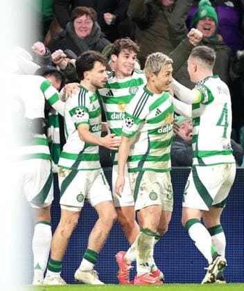 Adam Idah of Celtic celebrates scoring a late goal with his team mates during UEFA Champions League - Match Day 7 of 8 between Celtic FC and BSC Young Boys at Celtic Park, on 22nd January 2025 in Glasgow, Scotland. (Picture by Mark Runnacles) Celtic v Young Boys, UEFA Champions League, Group Stage, Football, Celtic Park, Glasgow, UK - 22 Jan 2025 EDITORIAL USE ONLY No use with unauthorised audio, video, data, fixture lists, club league logos or live services. Online in-match use limited to 120 images, no video emulation. No use in betting, games or single club league player publications. Copyright: xMarkxRunnacles Shutterstockx 15108894dv