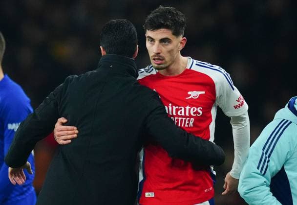 Arsenal manager Mikel Arteta hugs Kai Havertz after substituting him Arsenal v Dinamo Zagreb, UEFA Champions League, Group Stage, Football, Emirates Stadium, London, UK - 22 Jan 2025 EDITORIAL USE ONLY No use with unauthorised audio, video, data, fixture lists, club league logos or live services. Online in-match use limited to 120 images, no video emulation. No use in betting, games or single club league player publications. Copyright: xJavierxGarcia Shutterstockx 15108893bl
