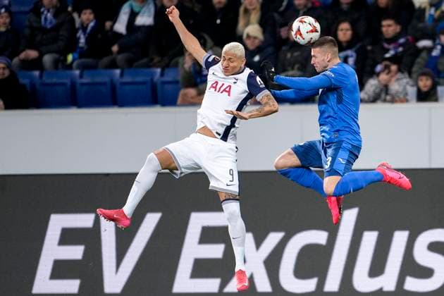 v li Richarlison de Andrade Tottenham, 9 , Pavel Kaderabek Hoffenheim, 3 , header, header duel, game scene, duel in the air, action, action, 23 01 2025, Sinsheim Germany , Football, UEFA Europa League, group stage, TSG 1899 Hoffenheim Tottenham Hotspur, EVENT REGULATIONS PROHIBIT ANY USE OF PHOTOGRAPHS AS IMAGE SEQUENCES AND OR QUASI VIDEO xozx
