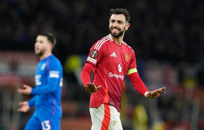 Manchester, England, 23rd January 2025. Bruno Fernandes of Manchester United, ManU during the UEFA Europa League match at Old Trafford, Manchester. Picture credit should read: Andrew Yates Sportimage EDITORIAL USE ONLY. No use with unauthorised audio, video, data, fixture lists, club league logos or live services. Online in-match use limited to 120 images, no video emulation. No use in betting, games or single club league player publications. SPI_053_AY_MAN_UTD_RANGERS SPI-3616-0051