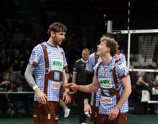 from left Filip JOHN Herrsching , Severin BRANDT Herrsching , Herrschinger Freude über Punktgewinn, He Volleyballl, Bundesliga, 2024 25, 24 01 25, WWK Volleys Herrsching vs VC Bitterfeld Wolfen, BMW Park, Munich, Copyright: WolfgangxFehrmann