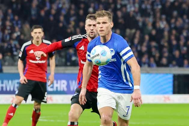 Jonas Meffert Hamburger SV and Florian Niederlechner Hertha BSC Berlin battle for the ball, 2 Bundesliga, Hertha BSC vs Hamburger SV, Olympiastadion, January 25, 2025 in Berlin, Germany Photo by Marco Steinbrenner DeFodi Images Jonas Meffert Hamburger SV and Florian Niederlechner Hertha BSC Berlin battle for the ball, 2 Bundesliga, Hertha BSC vs Hamburger SV, Olympiastadion, January 25, 2025 in Berlin, Germany Photo by Marco Steinbrenner DeFodi Images DFB DFL REGULATIONS PROHIBIT ANY USE OF PHOTOGRAPHS AS IMAGE SEQUENCES AND OR QUASI VIDEO Defodi 700 berlin hsv 20250125 028 Defodi-700 DFB DFL REGULATIONS PROHIBIT ANY USE OF PHOTOGRAPHS AS IMAGE SEQUENCES AND OR QUASI-VIDEO.