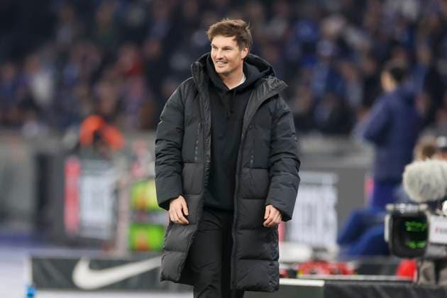 Coach Merlin Polzin Hamburger SV smiles, 2 Bundesliga, Hertha BSC vs Hamburger SV, Olympiastadion, January 25, 2025 in Berlin, Germany Photo by Marco Steinbrenner DeFodi Images Coach Merlin Polzin Hamburger SV smiles, 2 Bundesliga, Hertha BSC vs Hamburger SV, Olympiastadion, January 25, 2025 in Berlin, Germany Photo by Marco Steinbrenner DeFodi Images DFB DFL REGULATIONS PROHIBIT ANY USE OF PHOTOGRAPHS AS IMAGE SEQUENCES AND OR QUASI VIDEO Defodi 700 berlin hsv 20250125 032 Defodi-700 DFB DFL REGULATIONS PROHIBIT ANY USE OF PHOTOGRAPHS AS IMAGE SEQUENCES AND OR QUASI-VIDEO.