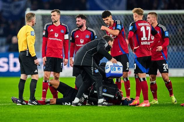 Davie Selke Hamburger SV, 27 , on the ground, injured, GER, Hertha BSC vs Hamburger SV HSV , Soccer Men, 2 Bundesliga, Season 2024 2025, Matchday 19, 25 01 2025 DFL REGULATIONS PROHIBIT ANY USE OF PHOTOGRAPHS AS IMAGE SEQUENCES AND OR QUASI VIDEO GER, Hertha BSC vs Hamburger SV HSV , Soccer Men, 2 Bundesliga, Season 2024 2025, Matchday 19, 25 01 2025 Berlin Copyright: xClaudiusxRauch,xEibner-Pressefotox xClaudiusxRauchx EP_CRH