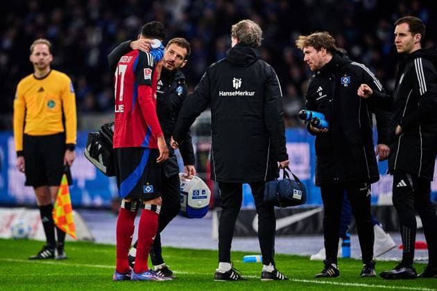 Davie Selke Hamburger SV, 27 , injured, GER, Hertha BSC vs Hamburger SV HSV , Soccer Men, 2 Bundesliga, Season 2024 2025, Matchday 19, 25 01 2025 DFL REGULATIONS PROHIBIT ANY USE OF PHOTOGRAPHS AS IMAGE SEQUENCES AND OR QUASI VIDEO GER, Hertha BSC vs Hamburger SV HSV , Soccer Men, 2 Bundesliga, Season 2024 2025, Matchday 19, 25 01 2025 Berlin Copyright: xClaudiusxRauch,xEibner-Pressefotox xClaudiusxRauchx EP_CRH
