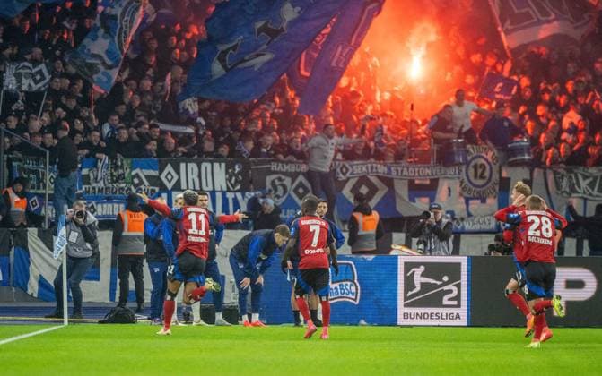 Soccer, Men, Season 2024 2025, 2 Bundesliga 19 Matchday , Hertha BSC Hamburger SV, v l Ransford Yeboah Königsdörffer Hamburger SV , Jean Luc Dompe Hamburger SV , Miro Muheim Hamburger SV , Cheering after goal to 2 0, 25 01 2025, Copyright: xSebastianxRäppold MatthiasxKochx