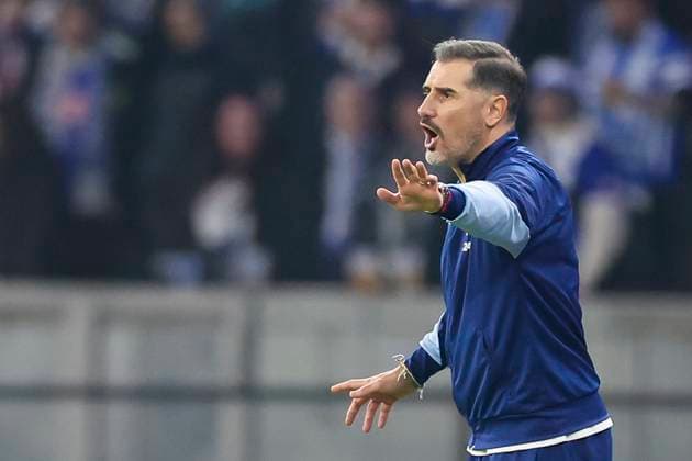 Coach Cristian Fiel Hertha BSC Berlin gestures, 2 Bundesliga, Hertha BSC vs Hamburger SV, Olympiastadion on January 25, 2025 in Berlin, Germany Photo by Marco Steinbrenner DeFodi Images Coach Cristian Fiel Hertha BSC Berlin gestures, 2 Bundesliga, Hertha BSC vs Hamburger SV, Olympiastadion, January 25, 2025 in Berlin, Germany Photo by Marco Steinbrenner DeFodi Images DFB DFL REGULATIONS PROHIBIT ANY USE OF PHOTOGRAPHS AS IMAGE SEQUENCES AND OR QUASI VIDEO Defodi 700 berlin hsv 20250125 045 Defodi-700 DFB DFL REGULATIONS PROHIBIT ANY USE OF PHOTOGRAPHS AS IMAGE SEQUENCES AND OR QUASI-VIDEO.