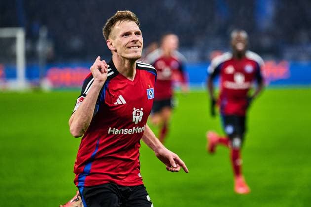 Emir Sahiti Hamburger SV, 29 celebrates his goal for 3 2, GER, Hertha BSC vs Hamburger SV HSV , Soccer Men, 2 Bundesliga, Season 2024 2025, Matchday 19, 25 01 2025 DFL REGULATIONS PROHIBIT ANY USE OF PHOTOGRAPHS AS IMAGE SEQUENCES AND OR QUASI VIDEO GER, Hertha BSC vs Hamburger SV HSV , Soccer Men, 2 Bundesliga, Season 2024 2025, Matchday 19, 25 01 2025 Berlin Copyright: xClaudiusxRauch,xEibner-Pressefotox xClaudiusxRauchx EP_CRH