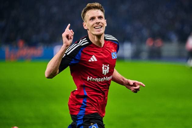 Emir Sahiti Hamburger SV, 29 celebrates his goal for 3 2, GER, Hertha BSC vs Hamburger SV HSV , Soccer Men, 2 Bundesliga, Season 2024 2025, Matchday 19, 25 01 2025 DFL REGULATIONS PROHIBIT ANY USE OF PHOTOGRAPHS AS IMAGE SEQUENCES AND OR QUASI VIDEO GER, Hertha BSC vs Hamburger SV HSV , Soccer Men, 2 Bundesliga, Season 2024 2025, Matchday 19, 25 01 2025 Berlin Copyright: xClaudiusxRauch,xEibner-Pressefotox xClaudiusxRauchx EP_CRH