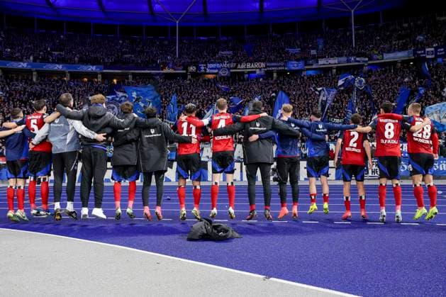 Hamburger SV players celebrate the away win in front of the fan block, 2 Bundesliga, Hertha BSC vs Hamburger SV, Olympiastadion, January 25, 2025 in Berlin, Germany Photo by Marco Steinbrenner DeFodi Images The Hamburger SV players celebrate the away win in front of the fan block, 2 Bundesliga, Hertha BSC vs Hamburger SV, Olympiastadion, January 25, 2025 in Berlin, Germany Photo by Marco Steinbrenner DeFodi Images DFB DFL REGULATIONS PROHIBIT ANY USE OF PHOTOGRAPHS AS IMAGE SEQUENCES AND OR QUASI VIDEO Defodi 700 berlin hsv 20250125 071 Defodi-700 DFB DFL REGULATIONS PROHIBIT ANY USE OF PHOTOGRAPHS AS IMAGE SEQUENCES AND OR QUASI-VIDEO.