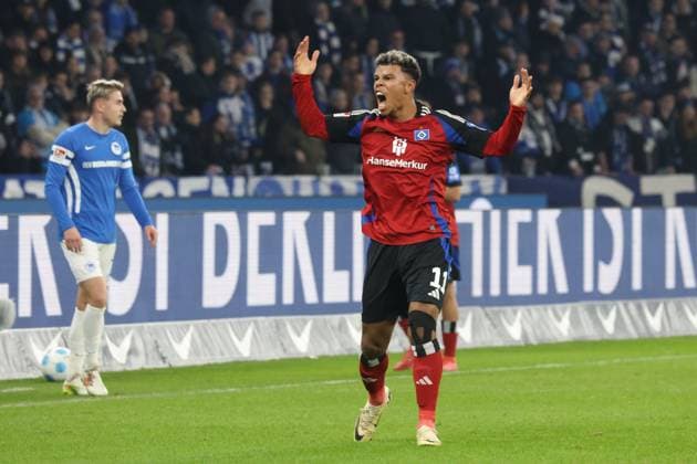 DEU, DFL, 2 FBL, Hertha BSC vs Hambuerger SV, 25 01 2025, Berliner Olympiastadion, Berlin, DEU, DFL, 2 FBL, Hertha BSC vs Hambuerger SV, im Bild Ransford Konigsdorffer Hamburger SV 11 DFL regulations prohibit any use of Photographs as image sequences and or quasi video Foto Juergen Engler nordphoto GmbH nordphotoxGmbHx xEngler nph00076