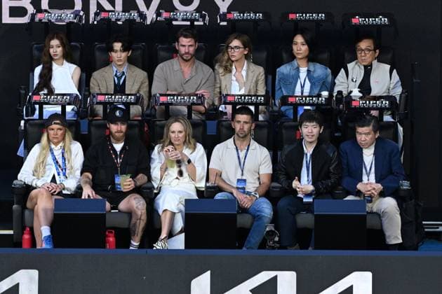 TENNIS AUSTRALIAN OPEN, Celebrities including Liam Hemsworth (top row 3rd from left) and Gabriella Brookes (top row 3rd from right), Jackie Chan (top row far right) watch Jannik Sinner of Italy take on Alexander Zverev of Germany in the Men?s Singles final during the 2025 Australian Open at Melbourne Park in Melbourne, Sunday, January 26, 2025. during the 2025 Australian Open at Melbourne Park in Melbourne, Sunday, January 26, 2025. ( NO ARCHIVING, EDITORIAL USE ONLY, NO USE IN BOOKS WITHOUT CONSENT MELBOURNE VICTORIA AUSTRALIA Copyright: xJAMESxROSSx 20250126178253260170