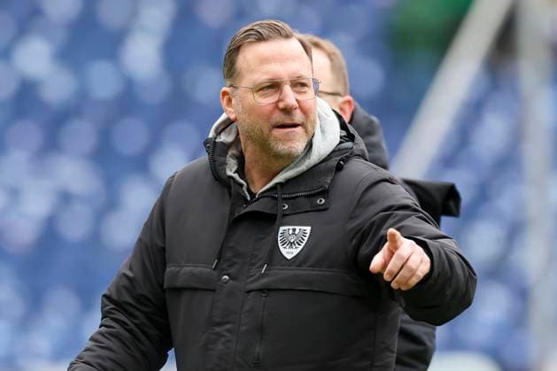 Trainer Sascha Hildmann (SC Preussen Muenster) gestikuliert, 2. Bundesliga, Hannover 96 vs Preußen Münster, Heinz von Heiden Arena am 26. January 2025 in Hannover, Deutschland. (Foto von Marco Steinbrenner DeFodi Images) Trainer Sascha Hildmann (SC Preussen Muenster) gestures, 2. Bundesliga, Hannover 96 vs Preußen Münster, Heinz von Heiden Arena, January 26, 2025 in Hanover, Germany. (Photo by Marco Steinbrenner DeFodi Images) DFB DFL REGULATIONS PROHIBIT ANY USE OF PHOTOGRAPHS AS IMAGE SEQUENCES AND OR QUASI-VIDEO. Defodi-700_hannover_muenster_20250126_006 Defodi-700 DFB DFL REGULATIONS PROHIBIT ANY USE OF PHOTOGRAPHS AS IMAGE SEQUENCES AND OR QUASI-VIDEO.