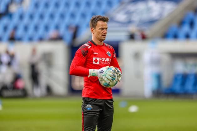 GER, Darmstadt, SV Darmstadt 98 vs SC Paderborn, 2 Bundesliga, Football, DFB, Season 2024 2025, Merck Stadion am Böllenfalltor, Matchday 19, in the picture Manuel Riemann SC Paderborn 1 before the match against Darmstadt 98 DFB DFL REGULATIONS PROHIBIT ANY USE OF PHOTOGRAPHS AS IMAGE SEQUENCES AND OR QUASI VIDEO, 14 12 2024, Copyright: HMBxMedia HendrikxHamelau