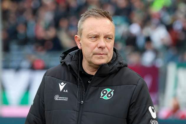 Coach Andre Breitenreiter Hannover 96 looks disappointed, 2 Bundesliga, Hannover 96 vs Preußen Münster, Heinz von Heiden Arena, January 26, 2025 in Hanover, Germany Photo by Marco Steinbrenner DeFodi Images Coach Andre Breitenreiter Hannover 96 looks disappointed, 2 Bundesliga, Hannover 96 vs Preußen Münster, Heinz von Heiden Arena, January 26, 2025 in Hanover, Germany Photo by Marco Steinbrenner DeFodi Images DFB DFL REGULATIONS PROHIBIT ANY USE OF PHOTOGRAPHS AS IMAGE SEQUENCES AND OR QUASI VIDEO Defodi 700 hannover muenster 20250126 025 Defodi-700 DFB DFL REGULATIONS PROHIBIT ANY USE OF PHOTOGRAPHS AS IMAGE SEQUENCES AND OR QUASI-VIDEO.