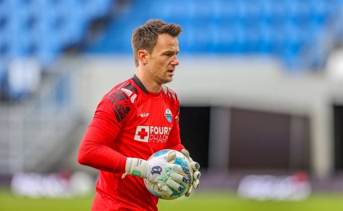 GER, Darmstadt, SV Darmstadt 98 vs SC Paderborn, 2 Bundesliga, Football, DFB, Season 2024 2025, Merck Stadion am Böllenfalltor, Matchday 19, in the picture Manuel Riemann SC Paderborn 1 before the match against Darmstadt 98 DFB DFL REGULATIONS PROHIBIT ANY USE OF PHOTOGRAPHS AS IMAGE SEQUENCES AND OR QUASI VIDEO, 14 12 2024, Copyright: HMBxMedia HendrikxHamelau