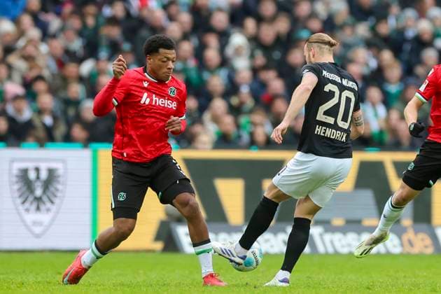 Jessic Ngankam Hannover 96 and Jorrit Hendrix SC Preussen Muenster battle for the ball, 2 Bundesliga, Hannover 96 vs Preußen Münster, Heinz von Heiden Arena, January 26, 2025 in Hanover, Germany Photo by Marco Steinbrenner DeFodi Images Jessic Ngankam Hannover 96 and Jorrit Hendrix SC Preussen Muenster battle for the ball, 2 Bundesliga, Hannover 96 vs Preußen Münster, Heinz von Heiden Arena, January 26, 2025 in Hanover, Germany Photo by Marco Steinbrenner DeFodi Images DFB DFL REGULATIONS PROHIBIT ANY USE OF PHOTOGRAPHS AS IMAGE SEQUENCES AND OR QUASI VIDEO Defodi 700 hannover muenster 20250126 032 Defodi-700 DFB DFL REGULATIONS PROHIBIT ANY USE OF PHOTOGRAPHS AS IMAGE SEQUENCES AND OR QUASI-VIDEO.