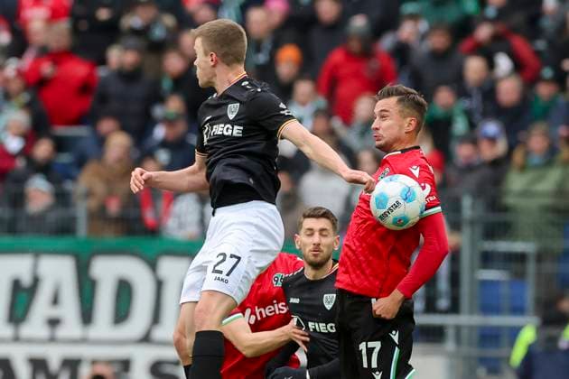 Jano Ter Horst SC Preussen Muenster and Bartlomiej Wdowik Hannover 96 battle for the ball, 2 Bundesliga, Hannover 96 vs Preußen Münster, Heinz von Heiden Arena, January 26, 2025 in Hanover, Germany Photo by Marco Steinbrenner DeFodi Images Jano Ter Horst SC Preussen Muenster and Bartlomiej Wdowik Hannover 96 battle for the ball, 2 Bundesliga, Hannover 96 vs Preußen Münster, Heinz von Heiden Arena, January 26, 2025 in Hanover, Germany Photo by Marco Steinbrenner DeFodi Images DFB DFL REGULATIONS PROHIBIT ANY USE OF PHOTOGRAPHS AS IMAGE SEQUENCES AND OR QUASI VIDEO Defodi 700 hannover muenster 20250126 037 Defodi-700 DFB DFL REGULATIONS PROHIBIT ANY USE OF PHOTOGRAPHS AS IMAGE SEQUENCES AND OR QUASI-VIDEO.