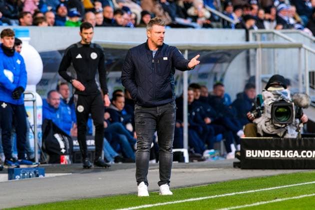Lukas Kwasniok SC Paderborn 07, Coach gesticulates, GER, SV Darmstadt 98 vs SC Paderborn 07, Football, 2 Bundesliga, Matchday 19, Season 2024 2025, 26 01 2025 DFL REGULATIONS PROHIBIT ANY USE OF PHOTOGRAPHS as IMAGE SEQUENCES and or QUASI VIDEO GER, SV Darmstadt 98 vs SC Paderborn 07, Football, 2 Bundesliga, Matchday 19, Season 2024 2025, 26 01 2025 Darmstadt Copyright: xEibner-Pressefoto FlorianxWieganx EP_FWD