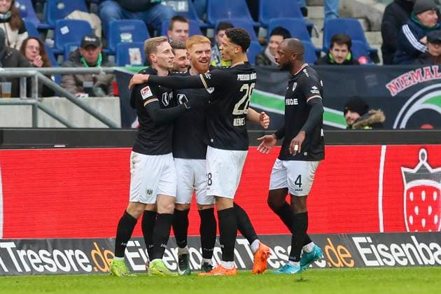 Joshua Mees SC Preussen Muenster celebrates his goal with teammates, 2 Bundesliga, Hannover 96 vs Preußen Münster, Heinz von Heiden Arena, January 26, 2025 in Hanover, Germany Photo by Marco Steinbrenner DeFodi Images Joshua Mees SC Preussen Muenster celebrates his goal with teammates, 2 Bundesliga, Hannover 96 vs Preußen Münster, Heinz von Heiden Arena, January 26, 2025 in Hanover, Germany Photo by Marco Steinbrenner DeFodi Images DFB DFL REGULATIONS PROHIBIT ANY USE OF PHOTOGRAPHS AS IMAGE SEQUENCES AND OR QUASI VIDEO Defodi 700 hannover muenster 20250126 044 Defodi-700 DFB DFL REGULATIONS PROHIBIT ANY USE OF PHOTOGRAPHS AS IMAGE SEQUENCES AND OR QUASI-VIDEO.