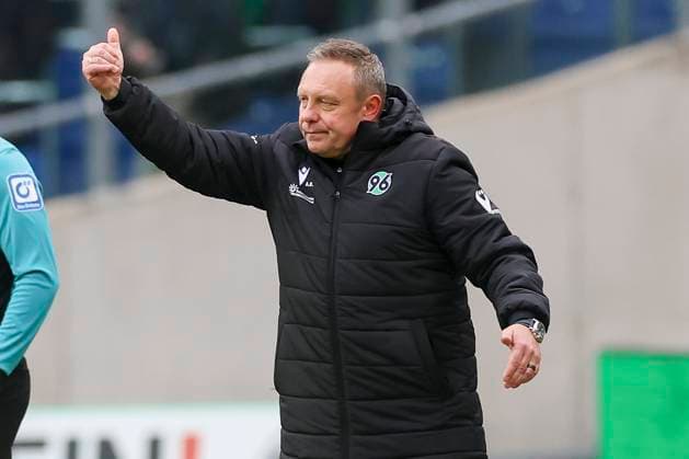 Coach Andre Breitenreiter Hannover 96 gestures, 2 Bundesliga, Hannover 96 vs Preußen Münster, Heinz von Heiden Arena on January 26, 2025 in Hanover, Germany Photo by Marco Steinbrenner DeFodi Images Coach Andre Breitenreiter Hannover 96 gestures, 2 Bundesliga, Hannover 96 vs Preußen Münster, Heinz von Heiden Arena, January 26, 2025 in Hanover, Germany Photo by Marco Steinbrenner DeFodi Images DFB DFL REGULATIONS PROHIBIT ANY USE OF PHOTOGRAPHS AS IMAGE SEQUENCES AND OR QUASI VIDEO Defodi 700 hannover muenster 20250126 041 Defodi-700 DFB DFL REGULATIONS PROHIBIT ANY USE OF PHOTOGRAPHS AS IMAGE SEQUENCES AND OR QUASI-VIDEO.