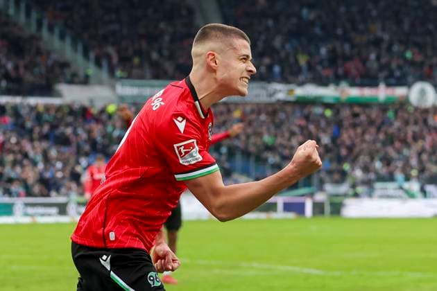 Nicolo Tresoldi Hannover 96 celebrates his goal for 1 1, 2 Bundesliga, Hannover 96 vs Preußen Münster, Heinz von Heiden Arena, January 26, 2025 in Hanover, Germany Photo by Marco Steinbrenner DeFodi Images Nicolo Tresoldi Hannover 96 celebrates after scoring his teams first goal, 2 Bundesliga, Hannover 96 vs Preußen Münster, Heinz von Heiden Arena, January 26, 2025 in Hanover, Germany Photo by Marco Steinbrenner DeFodi Images DFB DFL REGULATIONS PROHIBIT ANY USE OF PHOTOGRAPHS AS IMAGE SEQUENCES AND OR QUASI VIDEO Defodi 700 hannover muenster 20250126 047 Defodi-700 DFB DFL REGULATIONS PROHIBIT ANY USE OF PHOTOGRAPHS AS IMAGE SEQUENCES AND OR QUASI-VIDEO.