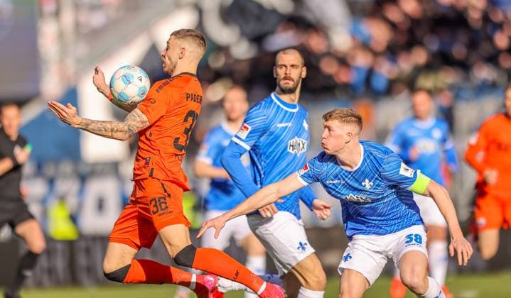 GER, Darmstadt, SV Darmstadt 98 vs SC Paderborn, 2 Bundesliga, Football, DFB, Season 2024 2025, Merck Stadion am Böllenfalltor, Matchday 19, pictured from l Felix Platte SC Paderborn 36 , Clemens Riedel SV Darmstadt 98 38 DFB DFL REGULATIONS PROHIBIT ANY USE OF PHOTOGRAPHS AS IMAGE SEQUENCES AND OR QUASI VIDEO, 14 12 2024, Copyright: HMBxMedia HendrikxHamelau