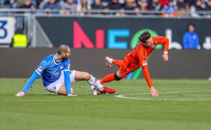 GER, Darmstadt, SV Darmstadt 98 vs SC Paderborn, 2 Bundesliga, Football, DFB, Season 2024 2025, Merck Stadion am Böllenfalltor, Matchday 19, pictured from l Aleksandar Vukotić SV Darmstadt 98 20 , Casper Terho SC Paderborn 24 DFB DFL REGULATIONS PROHIBIT ANY USE OF PHOTOGRAPHS AS IMAGE SEQUENCES AND OR QUASI VIDEO, 14 12 2024, Copyright: HMBxMedia HendrikxHamelau