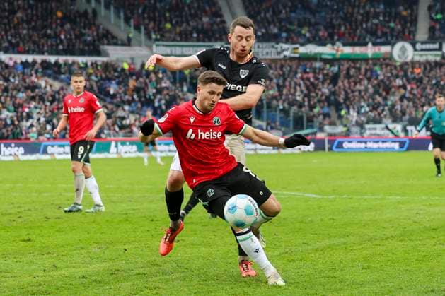 Torge Paetow SC Preussen Muenster and Enzo Leopold Hannover 96 battle for the ball, 2 Bundesliga, Hannover 96 vs Preußen Münster, Heinz von Heiden Arena, January 26, 2025 in Hanover, Germany Photo by Marco Steinbrenner DeFodi Images Torge Paetow SC Preussen Muenster and Enzo Leopold Hannover 96 battle for the ball, 2 Bundesliga, Hannover 96 vs Preußen Münster, Heinz von Heiden Arena, January 26, 2025 in Hanover, Germany Photo by Marco Steinbrenner DeFodi Images DFB DFL REGULATIONS PROHIBIT ANY USE OF PHOTOGRAPHS AS IMAGE SEQUENCES AND OR QUASI VIDEO Defodi 700 hannover muenster 20250126 049 Defodi-700 DFB DFL REGULATIONS PROHIBIT ANY USE OF PHOTOGRAPHS AS IMAGE SEQUENCES AND OR QUASI-VIDEO.